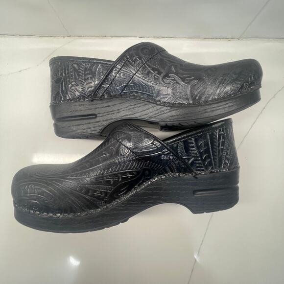 Dansko Tooled Black Heritage Clogs - Picture 9 of 10